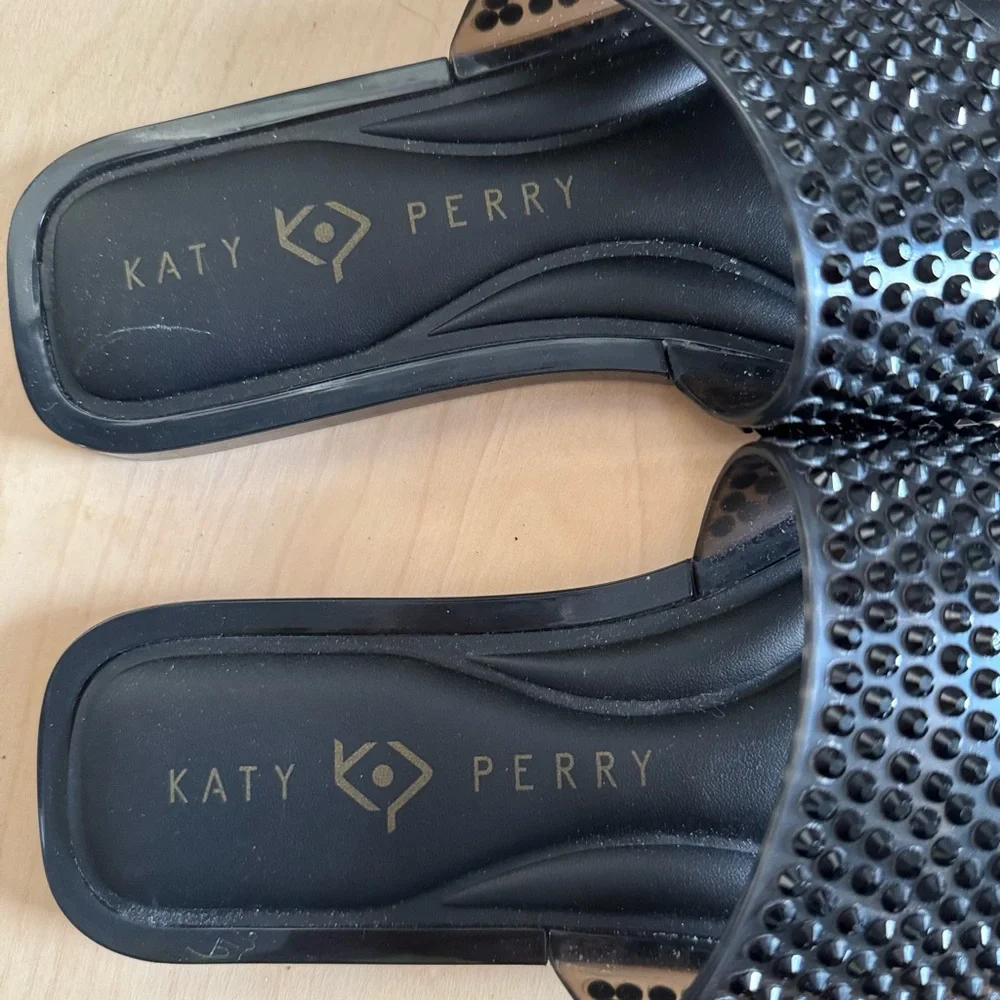 Kate Perry Sandals - Picture 2 of 4